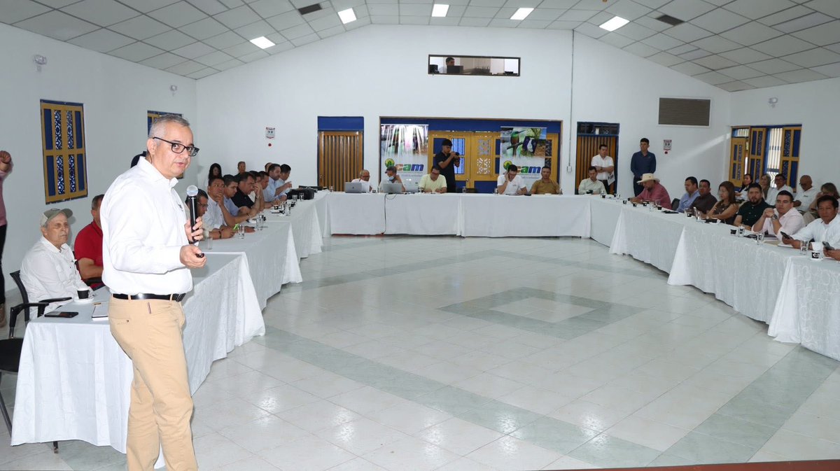 DIANNYMARCELA's tweet photo. Alcaldes del #Huila están preocupados y con toda la razón, sigue la ANT adjudicando predios en zonas ambientales, desconociendo advertencias de CAM, mientras existen 700 mil ha de vocación agrícola. CAM y Procuraduría instauran acción popular para parar situación @RodrigoboteroG https://t.co/lpZMh9VAIJ