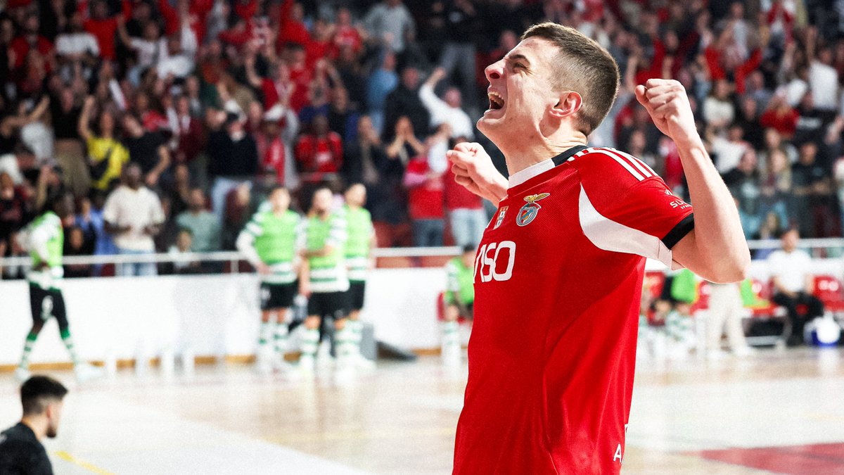 modalidadesslb's tweet photo. Dizem que somos doidos da cabeça! 🤯

#FutsalBenfica https://t.co/JqfORUXLfX