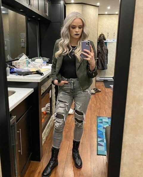 𝑪𝑨𝑰𝑻𝑳𝑰𝑵 𝑺𝑵𝑶𝑾 tweet media