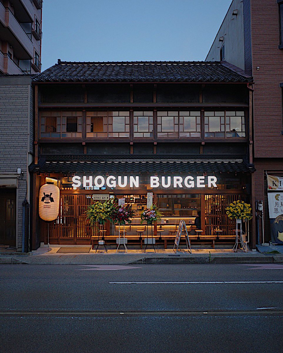 daishogun5's tweet photo. 【上場を目指します。】

SHOGUN ブランドを
50億で止めるつもりはありません。

飲食の地位を上げる。
日本代表ブランドを本気で作る。

そのために、
経営中枢メンバーを募集します。

⸻

■ CFO（最高財務責任者）
年収：1,200万〜2,000万
IPO準備、管理会計構築、資金調達。
弊社は経理システムが脆弱です。
飲食ベンチャーであることを理解できる方。

⸻

■ マーケティング責任者
年収：800万〜1,200万
データドリブンで多店舗展開を設計できる人。
バズではなく再現性。インバウンドとリピーター設計ができ、熱狂的ファンを育てられる。

⸻

■ 人事責任者（CHO候補）
年収：700万〜1,000万
評価制度、幹部採用、カルチャー設計。
飲食の給与水準を本気で上げたい人。

⸻

■ 広報 / IR責任者
年収：450万〜600万
メディア戦略、SNS設計、PR設計、コラボ、イベント企画ローカルホテル営業等。

⸻

■ 管理部門責任者（総務・内部統制）
年収：600万〜900万
内部統制、規程整備、IPO基盤構築。

■ 社長室秘書（社長サポート業務）
年収：450万〜700万
スケジュール管理、タスク管理、進行など。