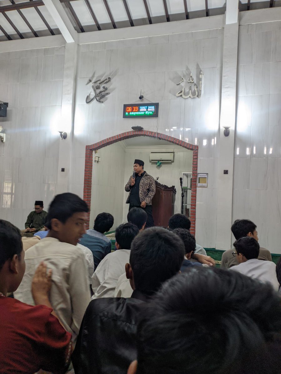 4.Kalian anak-anak SMP Labschool akan menjadi pemimpin masa depan yang gemilang, maka milikilah karakter yang baik dan mulia #naqoy #karalter #motivasi #leadership