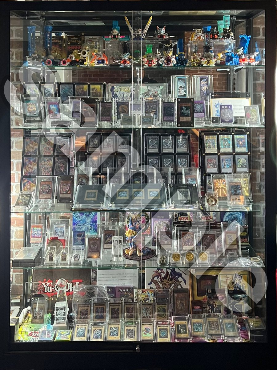 YuGiOh_CHAOS's tweet photo. 店やってた時のショーケース。

今思えば家に入るサイズにしておけばよかったなぁとも感じなくもないw https://t.co/ELOq6LVsiS