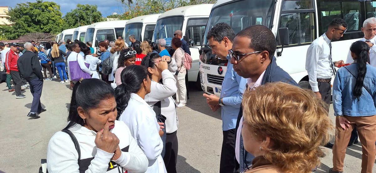 yudi_mercedes's tweet photo. Se inició el servicio con  los ómnibus Transmed de las rutas a los 15 municipios de #LaHabana para la transportación del personal de salud  a los centros laborales.
#CubaPorLaVida https://t.co/1zym96o2CI