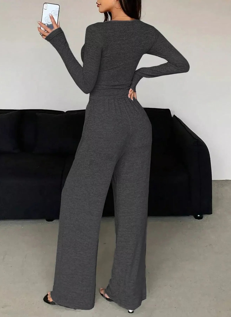 FashionsEnvy1's tweet image. Effortless style unlocked! ✨ Chic two-piece set (long sleeve top + wide leg pants) is your go-to for looking put-together. Perfect for weekends, casual outings. Button details add flair, comfy fabric. #FashionTrend #ComfyChic #TwoPieceSet