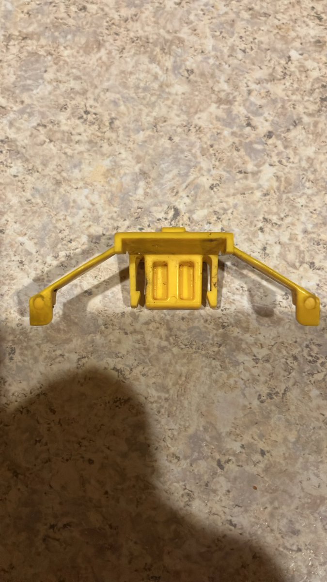 dvug's tweet photo. What is part from a 2008 Honda odyssey https://t.co/JfBBiWMYFh