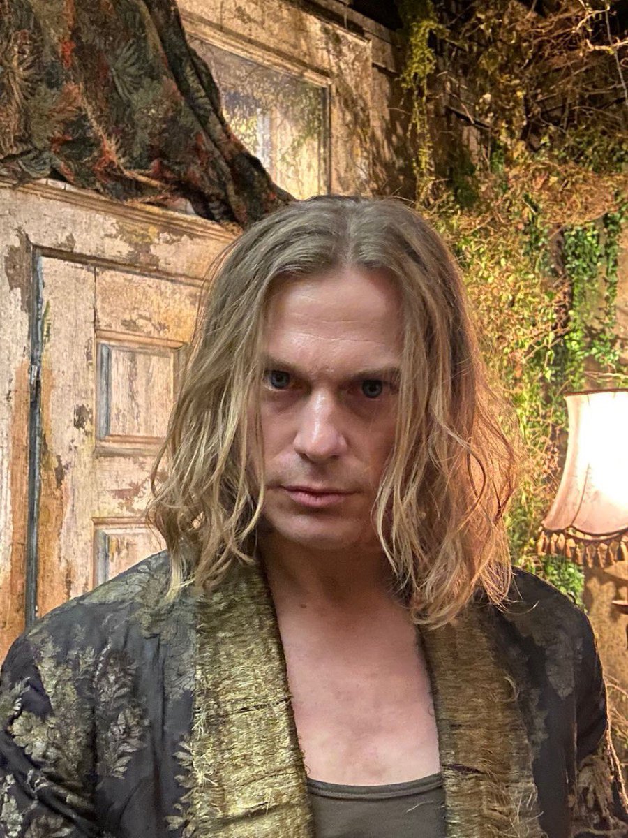 SOCKZXX's tweet image. Why don’t the big Lestat eat the little Lestat