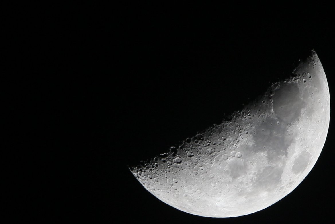 elguerolanchero's tweet image. #moon #sliced #lookup Have a slice of moon tonight .
 Waxing Crescent 47% illuminated tonight