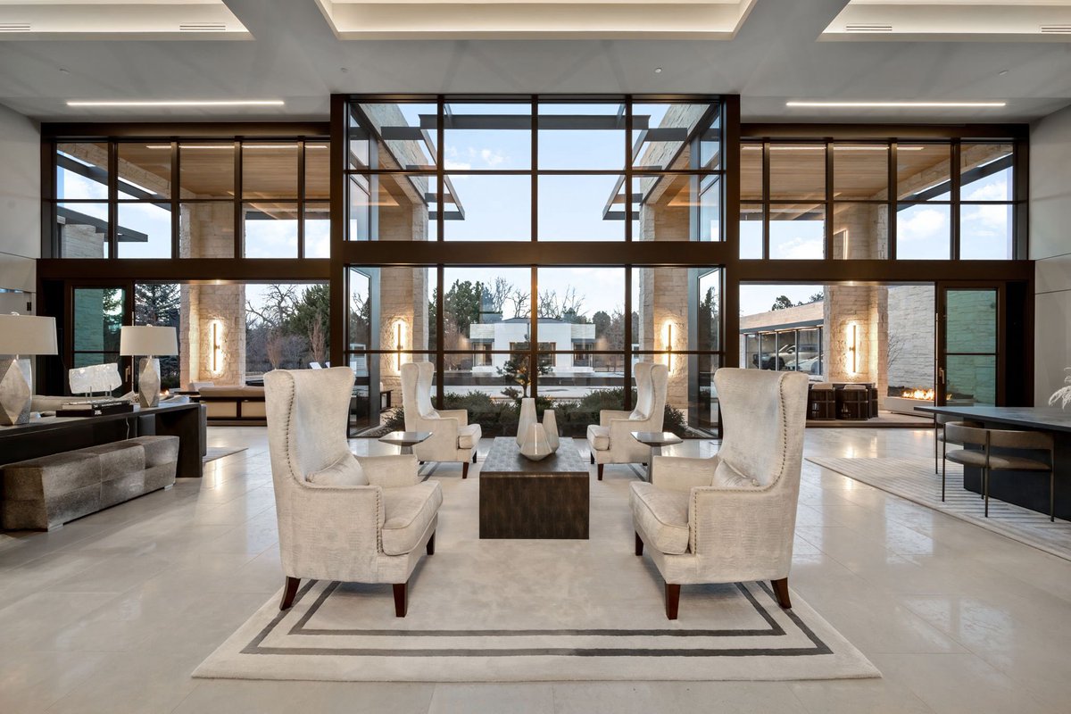 Zillow Gone Wild 🏡 tweet media