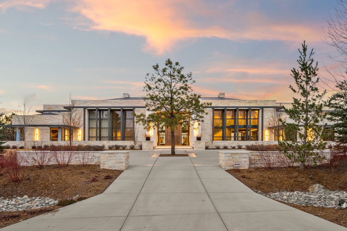 Zillow Gone Wild 🏡 tweet media