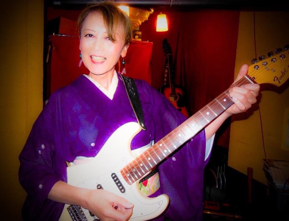 Stratting 🎸

#stratocaster #Fender #KOTA #kimono