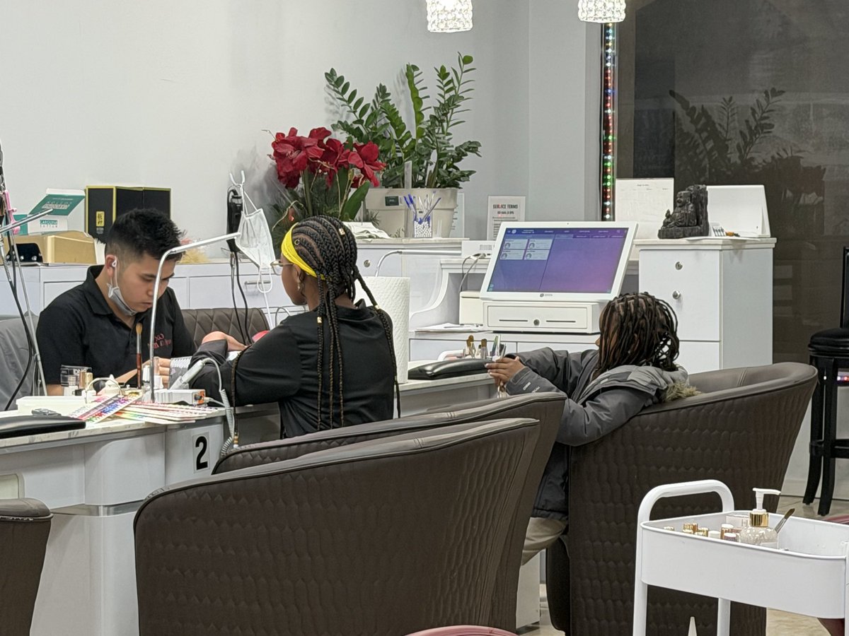 HCWillieSimmons's tweet image. Nail Spa Day with the little Princesses! #GirlDad