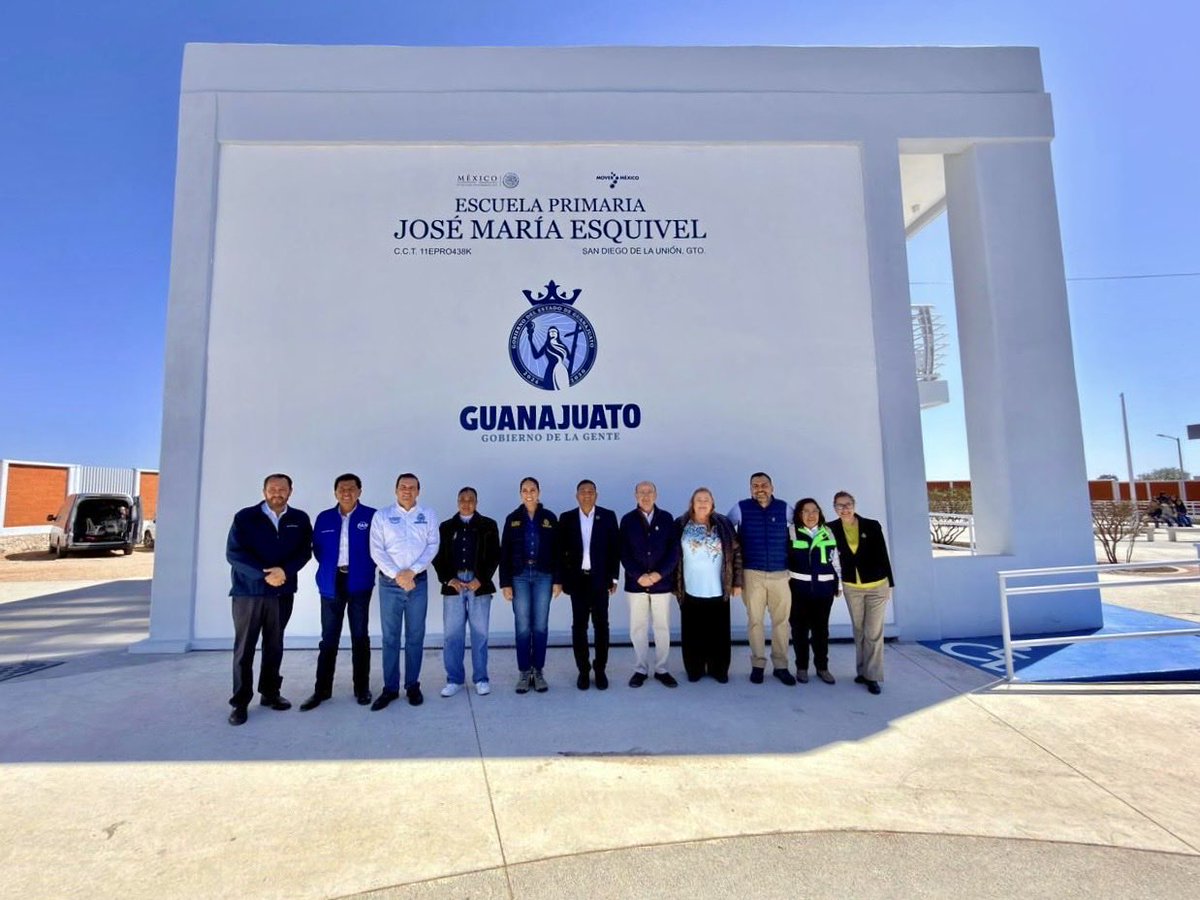 Junto a nuestra Gobernadora <a href="/LibiaDennise/">Libia Dennise</a>, entregamos la primaria José María Esquivel, en #SanDiegoDeLaUnión. 🏫

Salones modernos, cancha techada, patio cívico, comedor escolar y otros espacios. 

Invertir en infraestructura educativa es apostar por el futuro de #Guanajuato. 💙