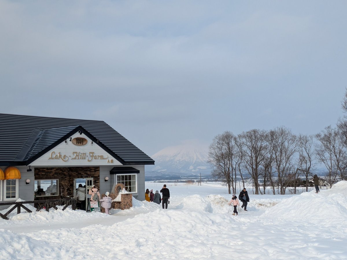 ana_minake's tweet photo. @CDawgVA Mew when you drive around Mt Yotei from Lake Toya to Niseko to Otaru without knowing Monke was on the slopes with the Australians.

Mew Niseko had such a weird vibe compared to everywhere else we visited in Hokkaido. https://t.co/jmY6U3MP8o