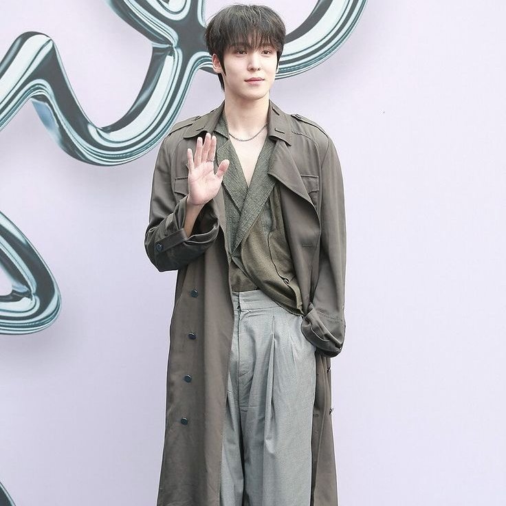 JONGHO_DIARYY's tweet photo. ˚🍀✩-  ESTAMOS CONSCIENTE DE LO QUE SE VIENE CON YUNHO PARA DIESEL?!?!?! 
Sabemos que cada vez Yunho usa un atuendo DEBORA y todos las miradas son para él ya que todo le queda PERFECTO sin duda ese fashion show sera único+ 
@ATEEZofficial #ATEEZ #에이티즈 #YUNHO #윤호 https://t.co/VHQ3C1cxuK