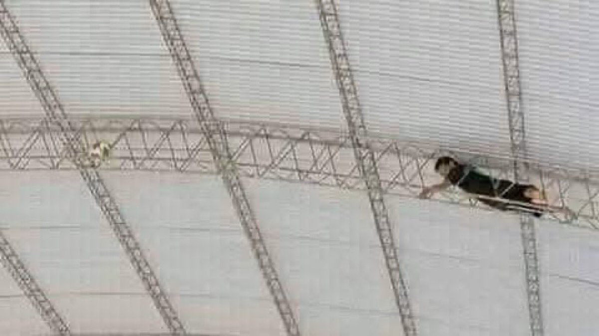 Profe: no hay fútbol porque la pelota se quedó en el techo 

El que repitió 5 veces: