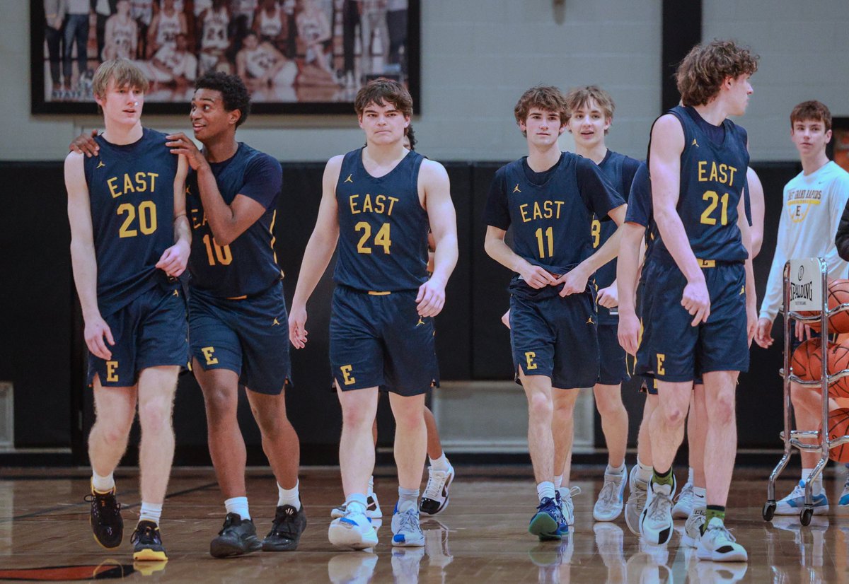 lenny_padilla's tweet photo. East Grand Rapids 64, Lowell 48 in a Division 1 district game on Monday at Ottawa Hills. EGR (11-12) advances to play Northview on Wednesday. 

Taj Osborne (EGR) 26 points, 8-of-11 FT
Zach Caswell (EGR) 8 points
Carter Vriesenga (EGR) 8 points
Duranden Baker (L) 19 points, 10-of-11 FT
Morgan Diekevers (L) 11 points