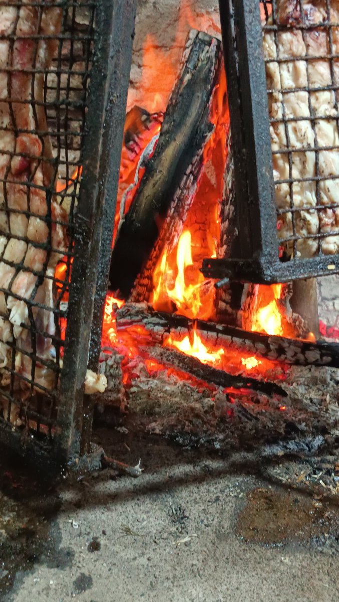 Asadito con la gloriosa JR de Ayacucho...ni un paso atrás!!
Siempre en  la Casa Radical