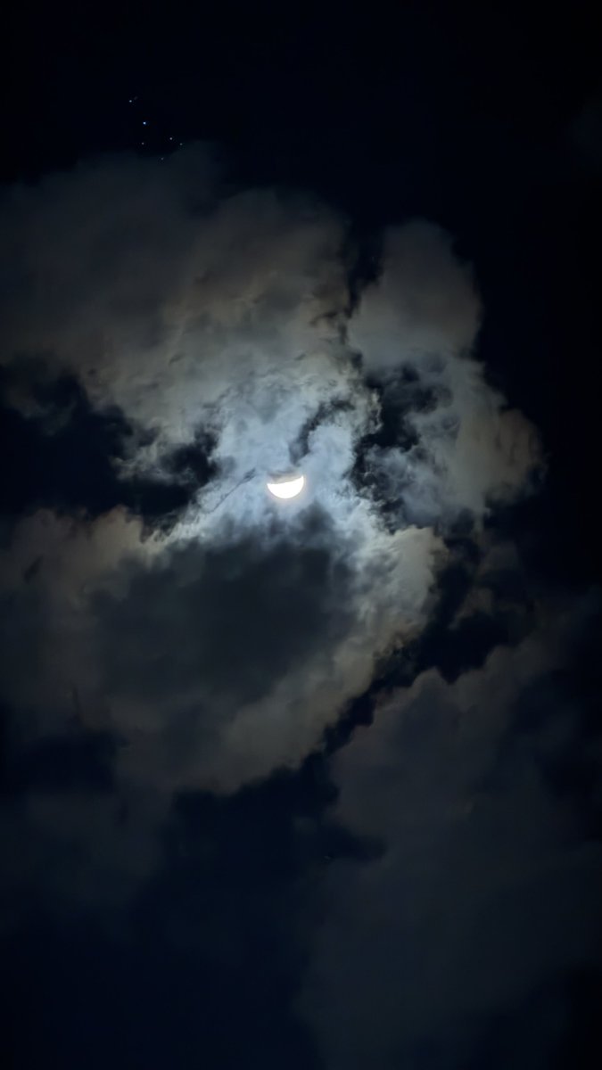 myyoony's tweet photo. #skyforRM https://t.co/Xue8zxiZAM