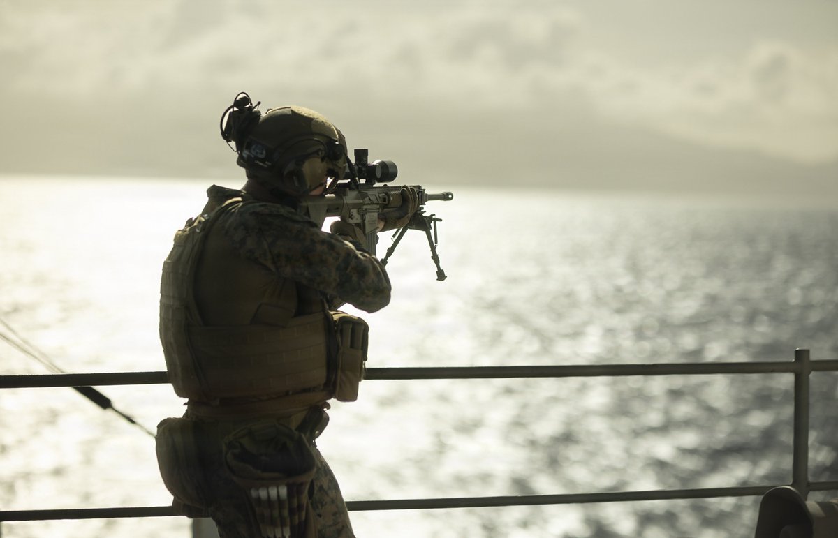 PacificMarines's tweet photo. #PacificMarines assigned to #TaskForceAshland, @1stMEF, provide security aboard amphibious dock landing ship USS Ashland (LSD 48) while transiting through the Surigao Strait Feb. 17, 2026.
π· GySgt. Manuel Serrano | @USMC
#USMC #Security #Vigilance https://t.co/7FTAVzCscg