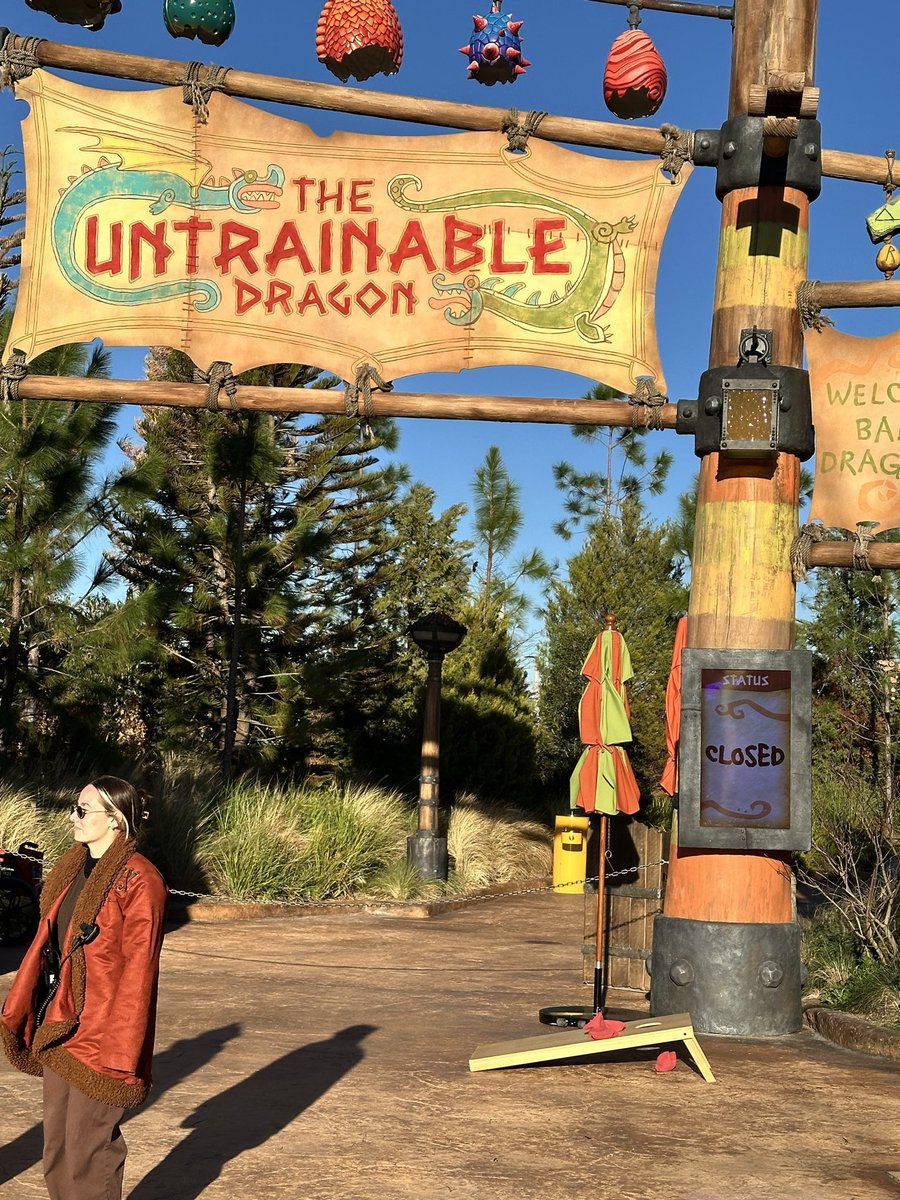 SPED1964's tweet photo. @UniversalORL Here’s more feedback from today  
1st ride Wing Gliders - excellent
2nd ride Monsters - ride stopped midway 
3rd HP/Battle  160 minute ETA turned into 3.5 hours 
Untrainable Dragon - closed early 
Wing Gliders - delayed 
Hoping tomorrow is better at Universal &amp; IA https://t.co/mNqb1Tbn9l