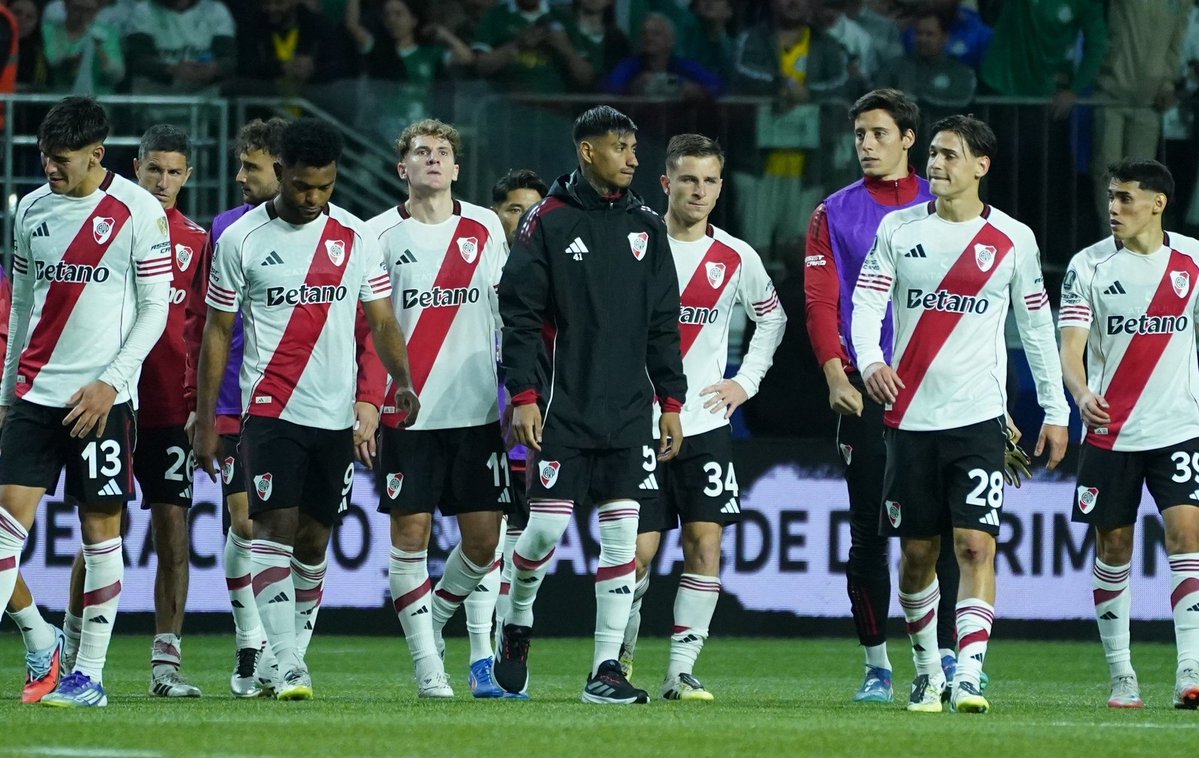 Se llevaron puesto al director técnico más ganador de la historia de River, ya no pueden escudarse con nada de nada.

Ahora es toda de ustedes, jugadores de mierda. Este jueves los tiene que putear el Monumental, uno por uno.