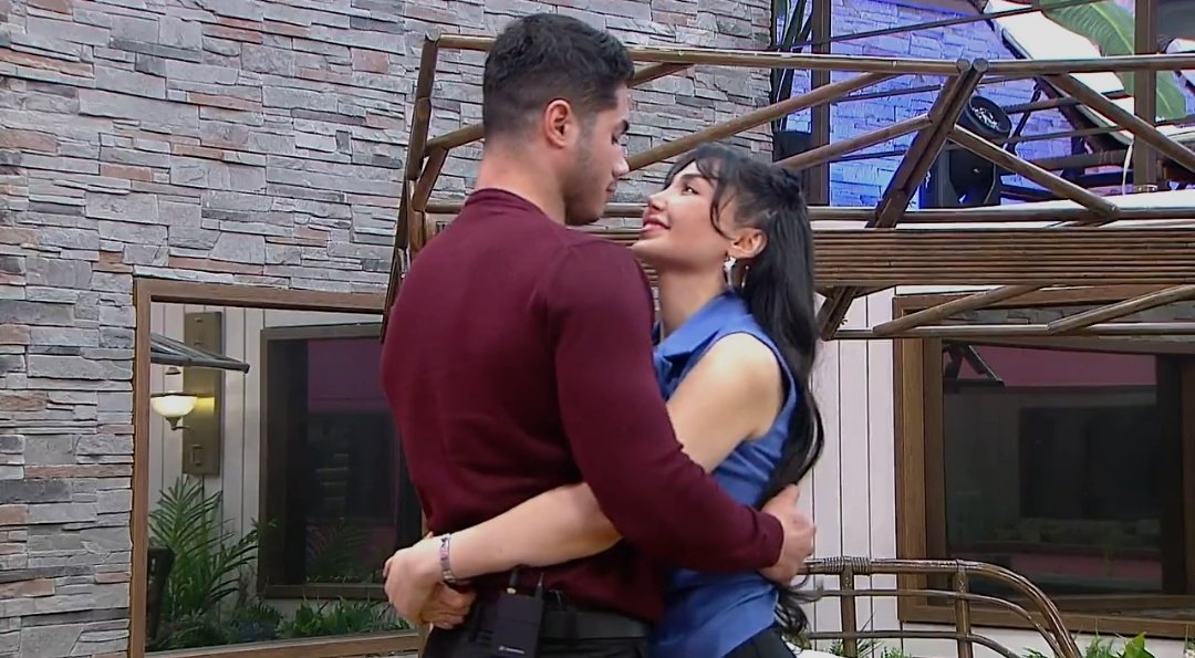 TypaG67597's tweet photo. her zaman birbirinize sıkıca sarılın 🫠❤️
#kismetseolur #kerper https://t.co/VD1nrkBhJn