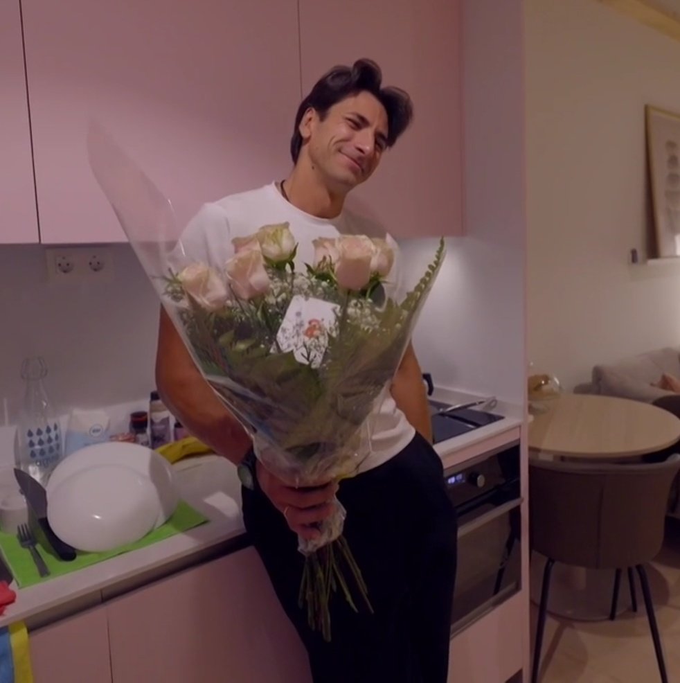 Este pobre es un bendito y no merece x bueno q fuera el magreo...no merece 
#Casados6