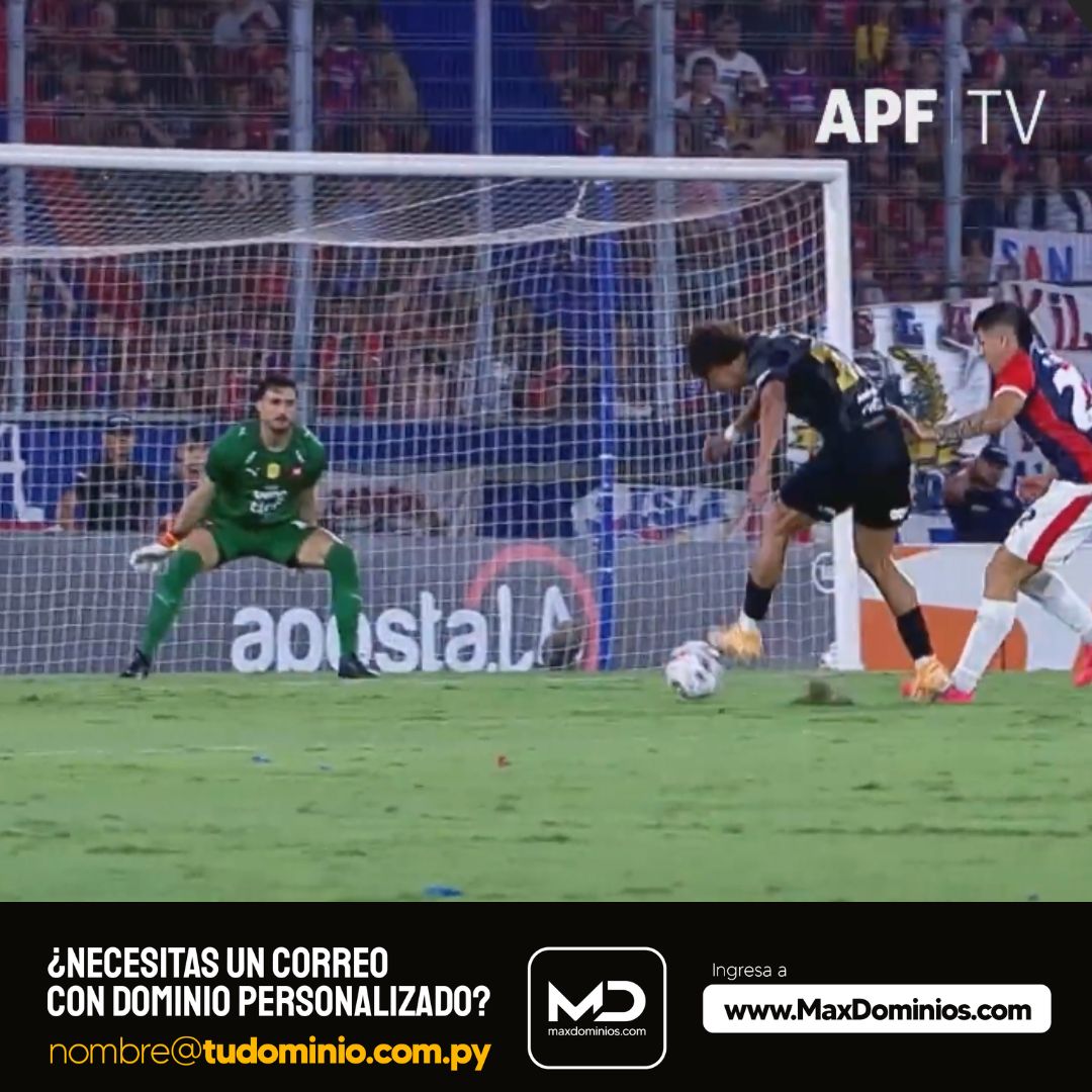 BrunoPont's tweet photo. Atención: Para la Dirección de Árbitros fue correcta la decisión de no cobrar penal para #Olimpia.

"El defensor de #CerroPorteño apoya la mano en el cuerpo del delantero, sin ejercer fuerza ni realizar movimiento para despojar a su adversario", dice la voz del video. 

@rockandpop955
@nanduti
#LaGranJugada