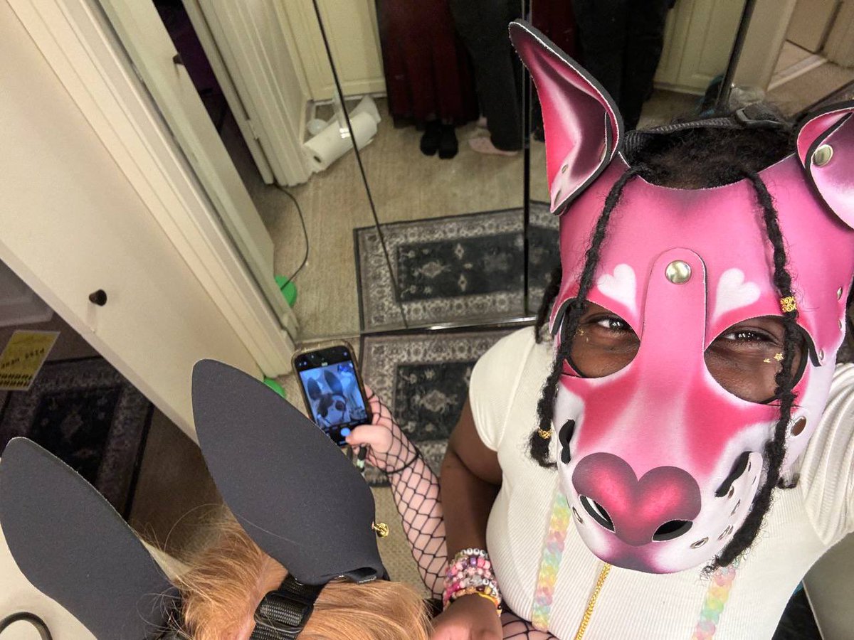 FoolishHare's tweet photo. Me n my evil dog wife @starbit_8 💞 https://t.co/0RppDOPVro