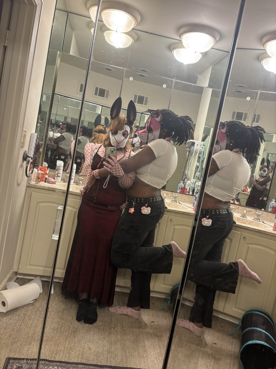 FoolishHare's tweet photo. Me n my evil dog wife @starbit_8 💞 https://t.co/0RppDOPVro