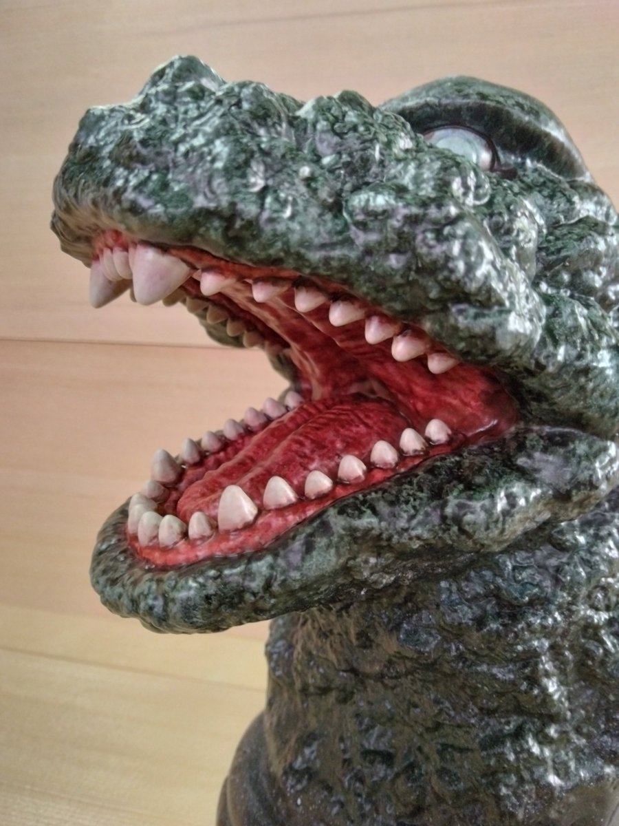 ゴジラヘッド 口腔内の塗装が完了 リペイント前よりは見栄えがいいかな