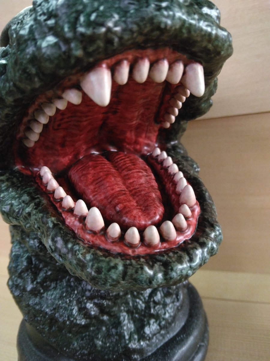 ゴジラヘッド 口腔内の塗装が完了 リペイント前よりは見栄えがいいかな