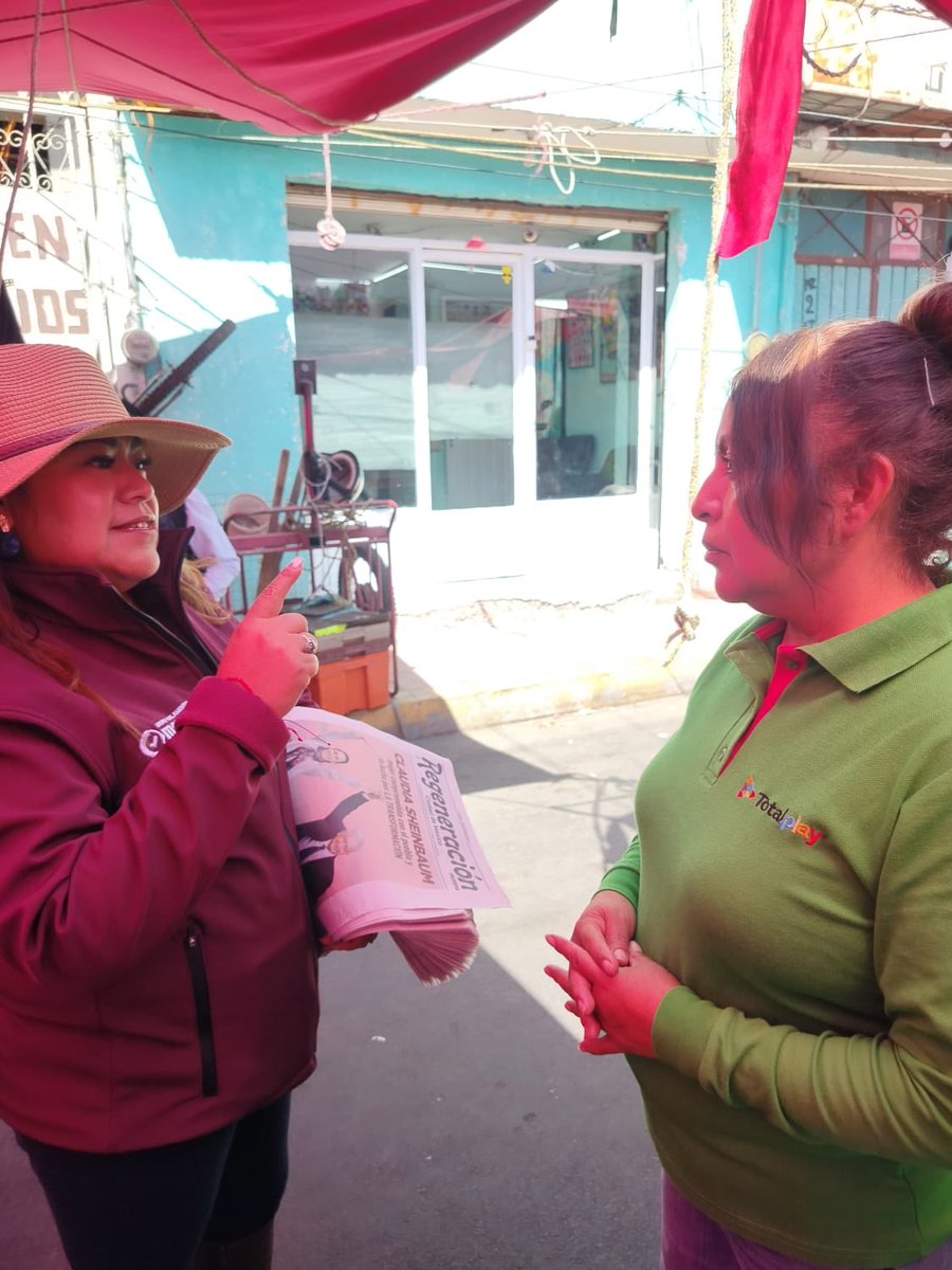 LeideAviles25's tweet photo. Este lunes recorrí calles del #Distrito25 en Chimalhuacán, donde tuve la oportunidad de compartir con vecinas y vecinos sobre los avances de la Cuarta Transformación y los proyectos previstos para la región
#LeideAvilésDomínguez
#HumanismoMexicano
#ElPoderDeServir
#Mexiquenses https://t.co/1HKhMeHhXh