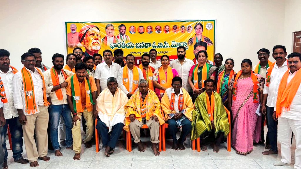 kadali8889's tweet photo. భారతీయ జనతా పార్టీ ప గో జిల్లా ఓబీసీ మోర్చా నేతృత్వంలో  #Bhimavaram బీజేపీ పార్టీ office లో "సంత్ గాడ్గే బాబా" జయంతి
“స్వచ్ఛతే దైవం – సమాజమే కుటుంబం : సంత్ గాడ్గే బాబా జీవన సందేశం”

#santhgadgaebaba 
@BJP4India @BJP4Andhra #OBC https://t.co/WOd8OIqI4q