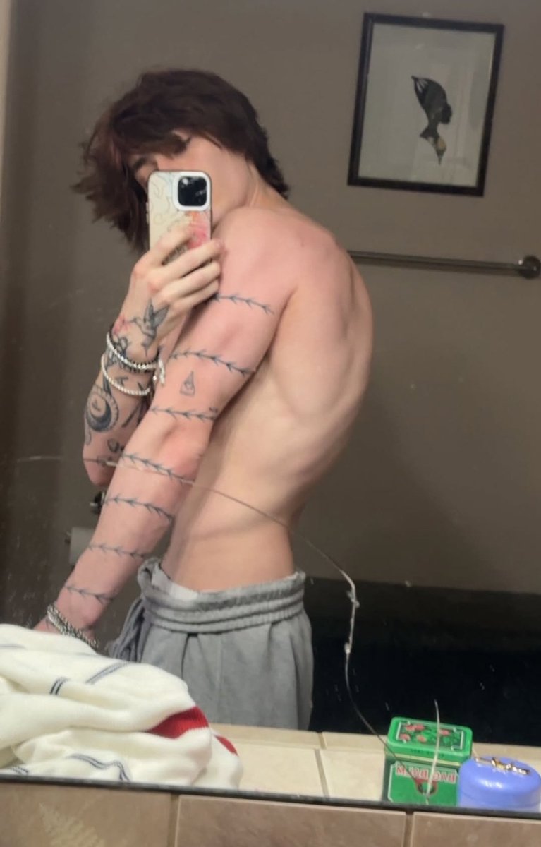 penelope ★ tweet media