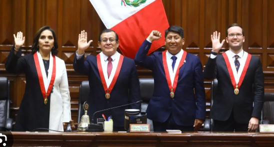 NinaSunqu's tweet photo. Cerrón y Keiko no se abrazan en público, pero sus bancadas sí.

Tres mesas directivas con las mismas listas ganadoras, integradas por Fuerza Popular y Perú Libre. https://t.co/ZhkkF60d9P
