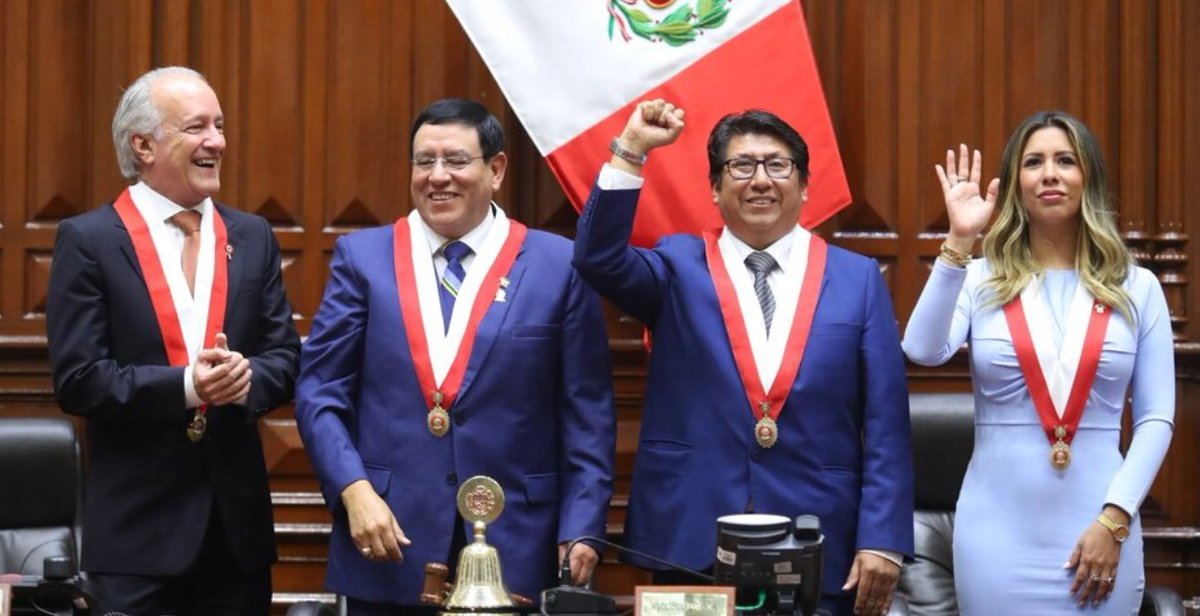 NinaSunqu's tweet photo. Cerrón y Keiko no se abrazan en público, pero sus bancadas sí.

Tres mesas directivas con las mismas listas ganadoras, integradas por Fuerza Popular y Perú Libre. https://t.co/ZhkkF60d9P
