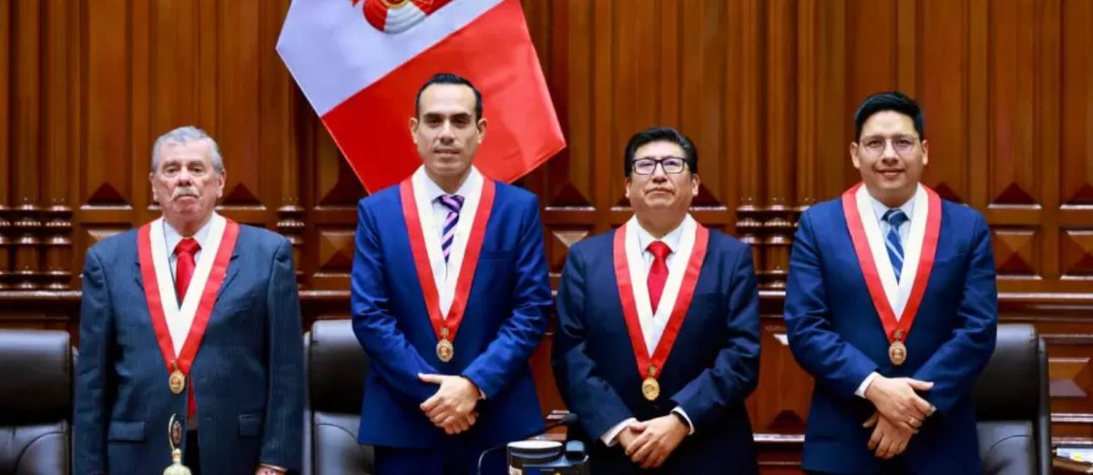 NinaSunqu's tweet photo. Cerrón y Keiko no se abrazan en público, pero sus bancadas sí.

Tres mesas directivas con las mismas listas ganadoras, integradas por Fuerza Popular y Perú Libre. https://t.co/ZhkkF60d9P