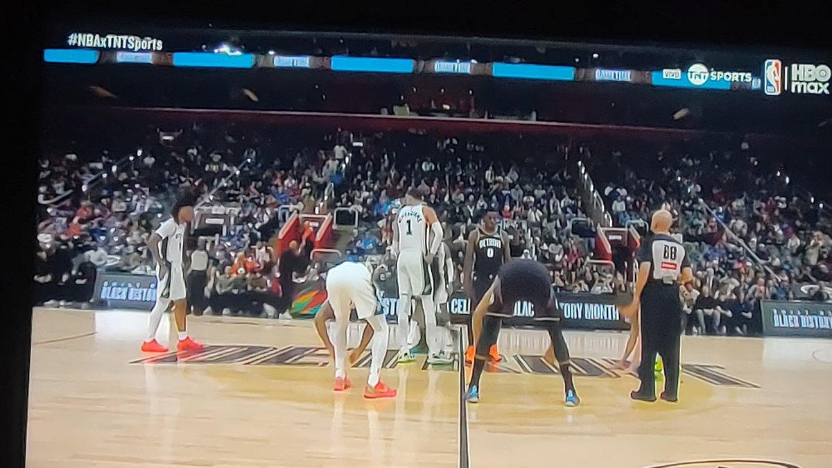 FrancoAbad05's tweet photo. @leomargo @DetroitPistons @spurs @cabezadelfino @tomaslamas #NBAXTNTSports Buenas noches muchachos Saludos desde Berazategui, que sea un gran partido, aguante Sanantó y nunca lo olviden..#ElMidRangeVive https://t.co/04cSfitr8f