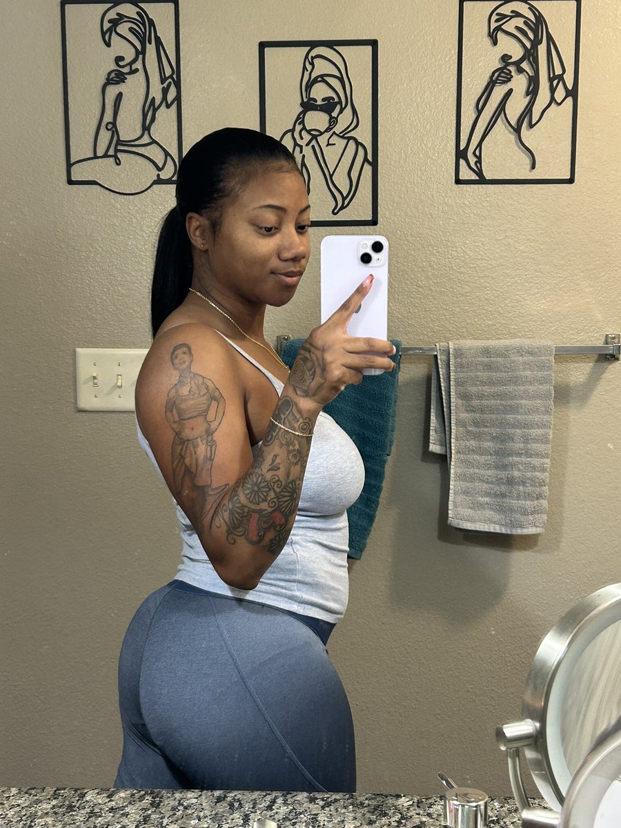 Stan_bby's tweet image. Gym treating me good. Tightening my stomach the hardest part 😩