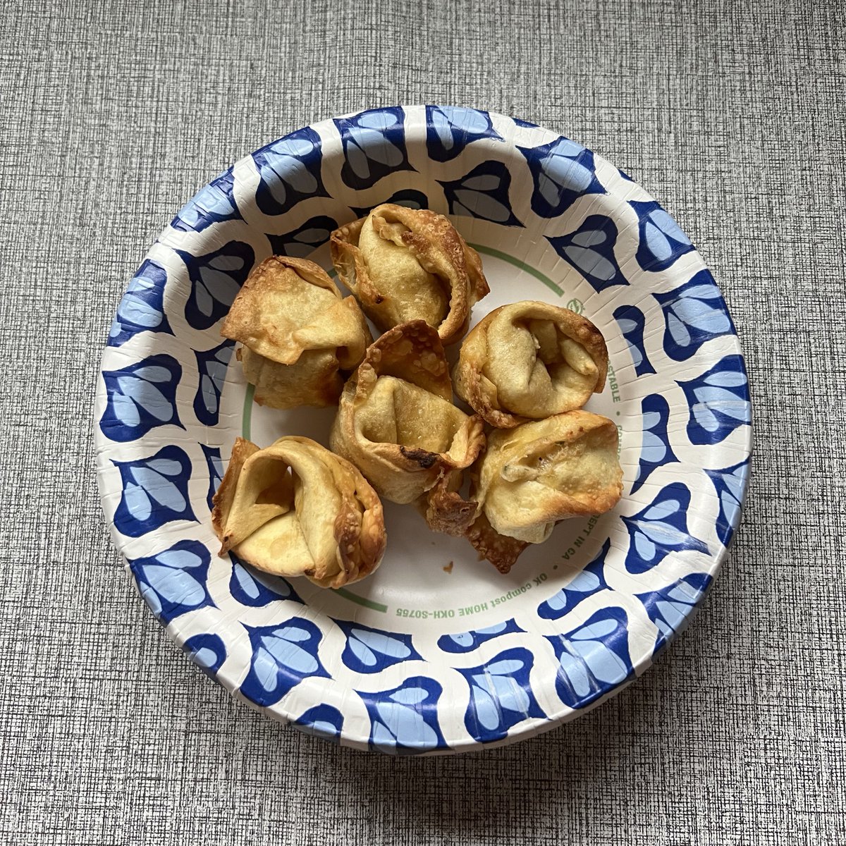 edtwt cal estimate? 

box said 500c for 6, but i squeezed most of the filling out of them so im thinking more like 400? they’re crab rangoons