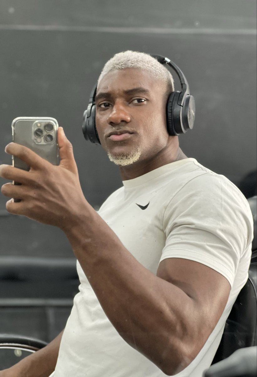 HendersonBarce2's tweet photo. ❤️🦍 https://t.co/vCM0P4JgzP