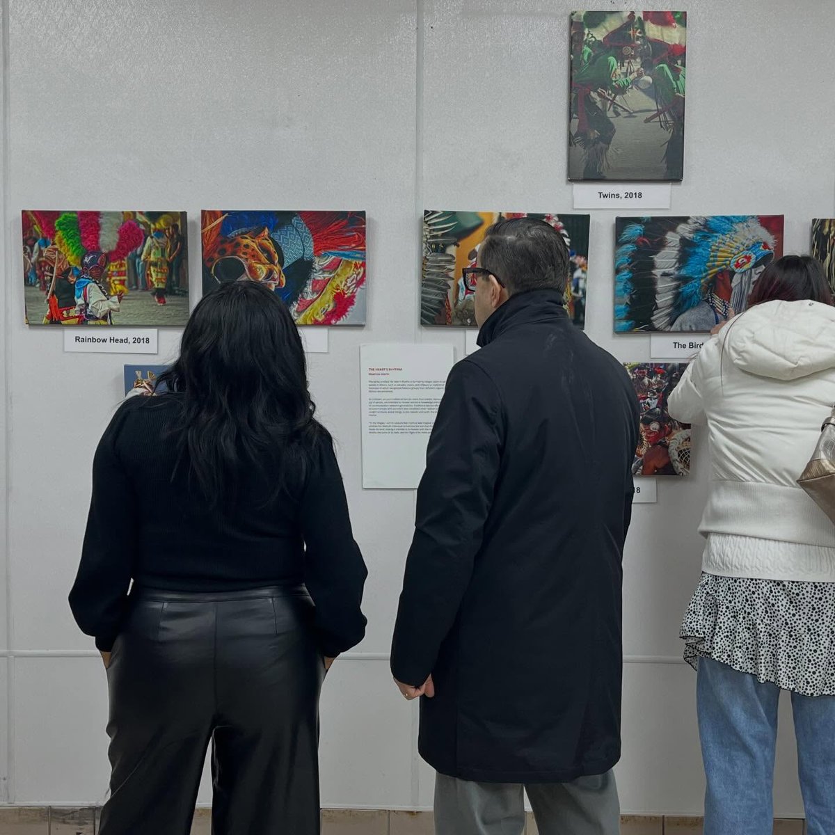 ConsuladoMexVan's tweet photo. Este fin de semana, el Consulado inauguró la exposición fotográfica “Ritmos del Corazón”, del artista Mauricio Silerio. 

La exposición itinerante tendrá sede durante las próximas semanas en el restaurante El Torito, ubicado en el 139 Keefer St, Vancouver. 

 ¡Visítala! https://t.co/6M6FURogfd