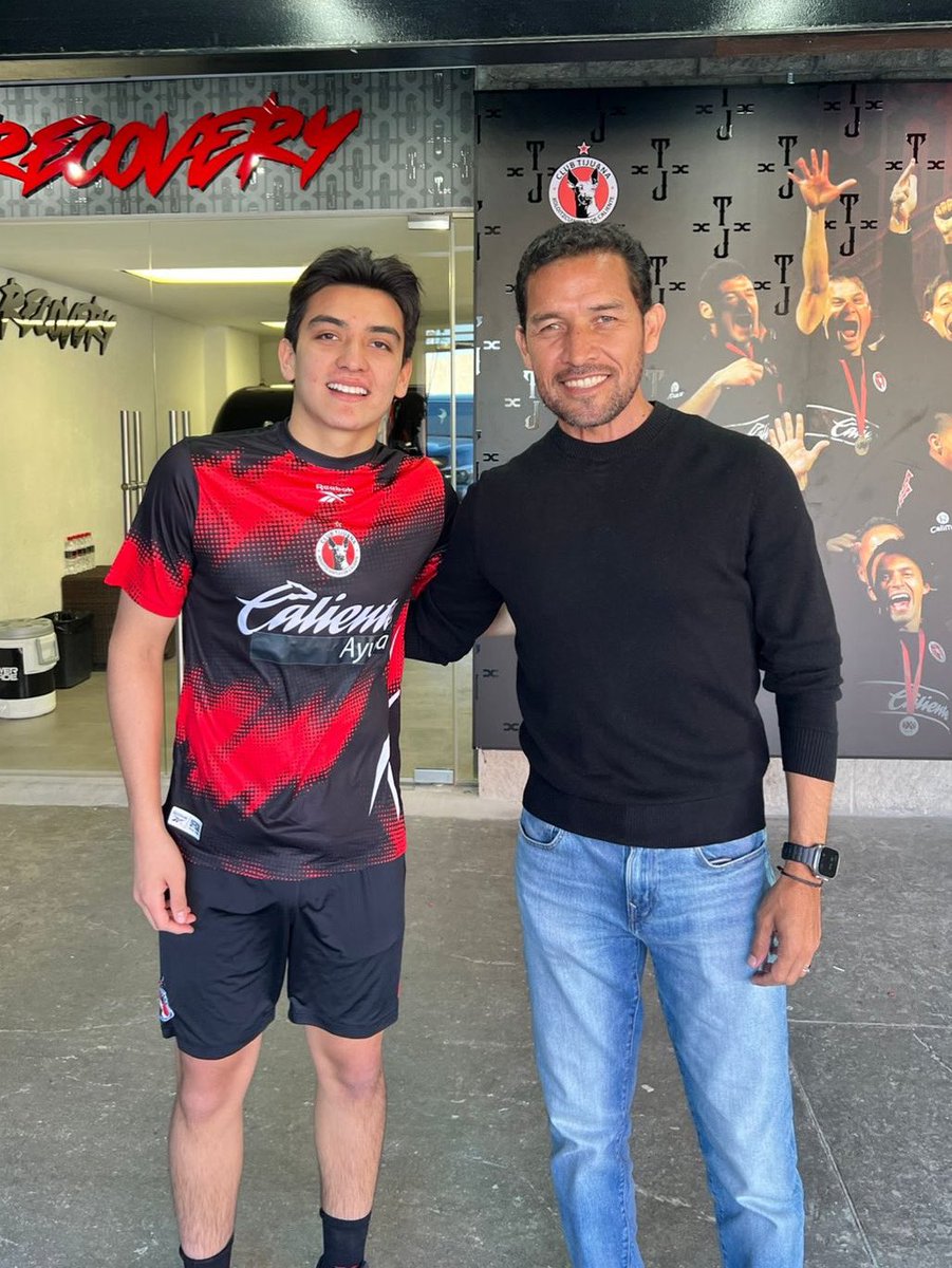 JerryGalindo16's tweet image. Una gran inspiración  para muchos jóvenes. 

Pronta recuperación crack  y éxito en lo que venga.

#xolos #gilmorita #crack #seleccionmexicana #canteracentro