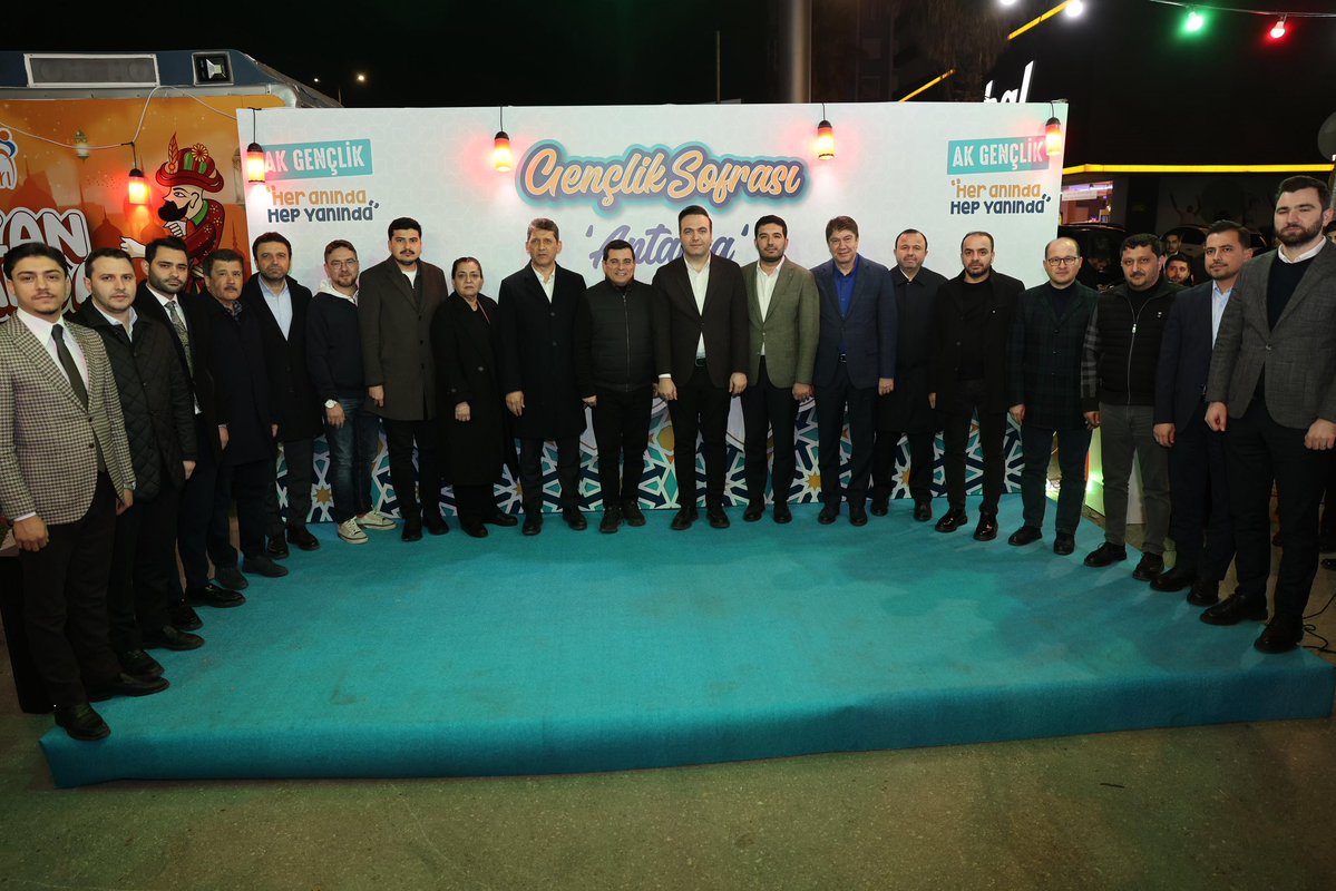 📍Antalya “Gençlik Sofrası”ndayız 🙋🏻‍♂️

Yıllarını, emeğini, gençliğini davamıza adayan geçmişten günümüze Gençlik Kolları teşkilatımız ile birlikte sahur soframızda bir araya geldik, sıcak çayın, salepin muhabbetini paylaştık.

Bizim gençliğimiz işte burada!

Dünümüzle ve