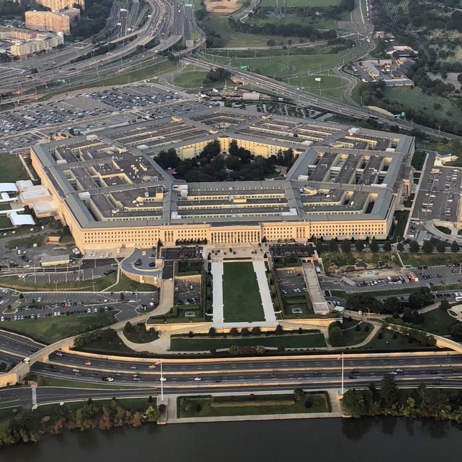 factpostnews's tweet photo. The Pentagon will now use Elon Musk's Grok AI on classified projects and weapons development systems.

This comes after Grok drew controversy for producing explicit images of underage girls. https://t.co/fCtqpnN6ya