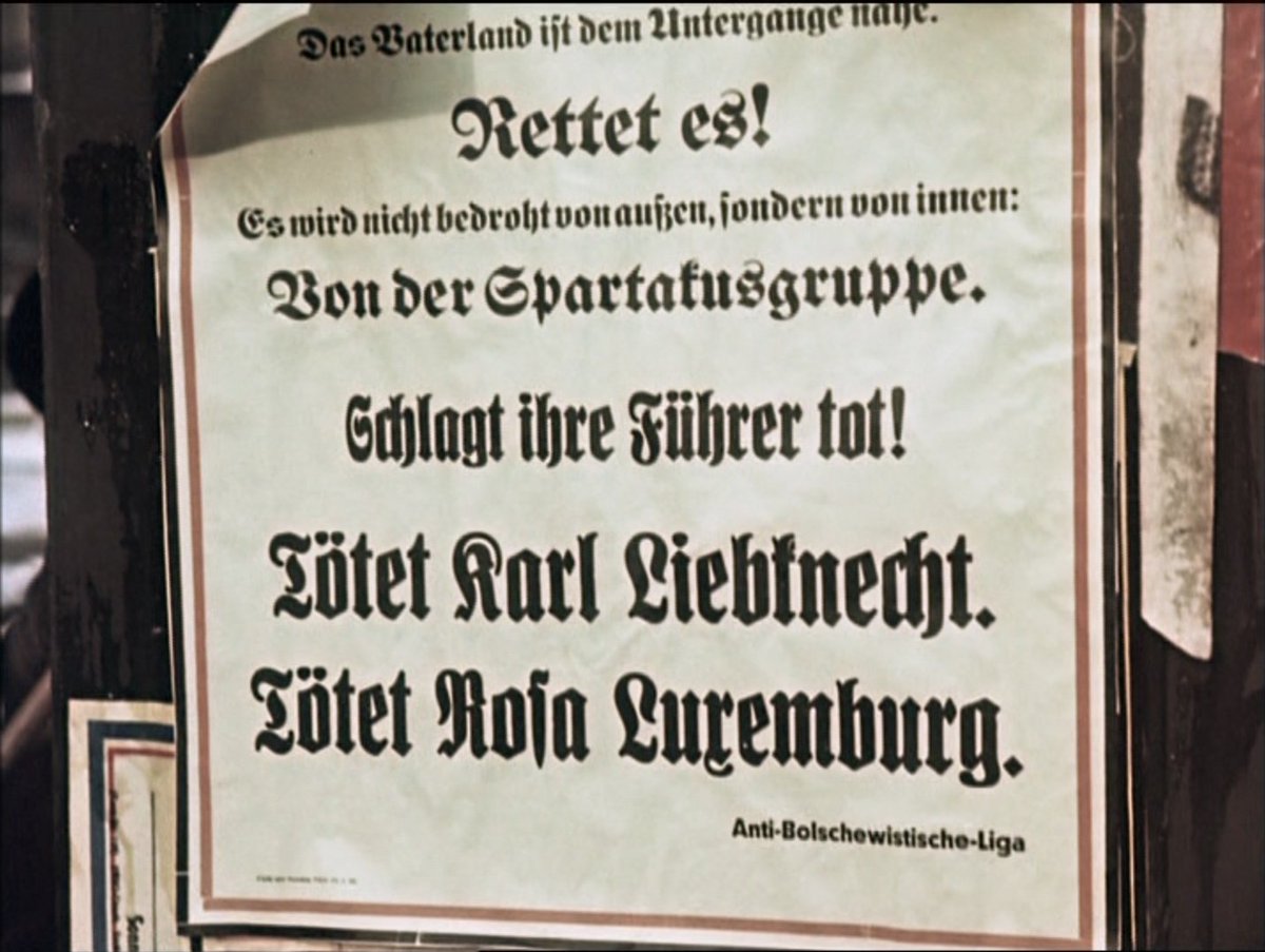 Was lernen wir aus Thälmann - Sohn seiner Klasse?

Damals [1920er Jahre] wie heute, arbeitet die SPD mit rechts[extrem]politischen Parteien zusammen und wirft ihre Ideale &amp; Wählerschaft für den Machterhalt über Bord.

Kein Vergeben, kein Vergessen für die Ermordung Karls + Rosas!