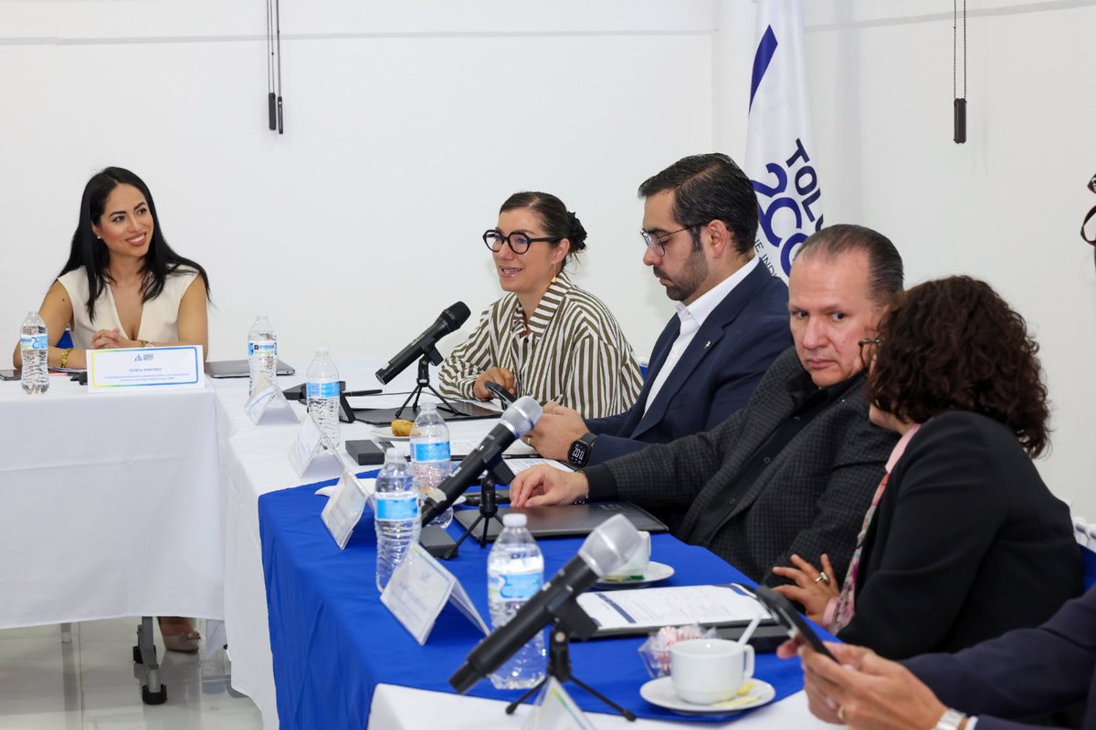 PatyzarzaUaemex's tweet photo. Fortalecemos la vinculación con el sector productivo, impulsando la empleabilidad y generando oportunidades que conectan el talento universitario con las necesidades del mundo laboral, a través de la Secretaría de Vinculación, Extensión y Promoción de la Empleabilidad, encabezada por la Dra. Mariana Ortiz Reynoso.

Sostuvimos un encuentro histórico con la Asociación de Propietarios de Parque Industrial Toluca 2000 (APPIT 2000), dialogando con empresas que impulsan el desarrollo económico de la región y reafirmando que nuestra misión es transformar ese talento en acciones que beneficien a la sociedad mexiquense.

En diálogo con Coparmex Estado de México, conocimos iniciativas como su Market Place empresarial, diseñadas para fomentar la colaboración y la generación de oportunidades, avanzando en la construcción de puentes sólidos entre la formación académica y la práctica profesional.

Continuamos construyendo alianzas estratégicas que transforman. #tuaeméx