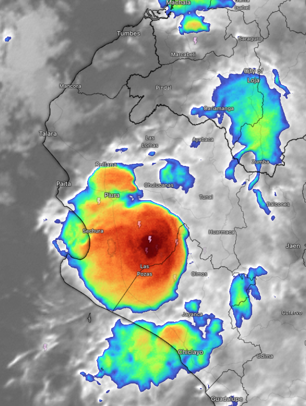Terrible lluvia sobre la región Piura y norte de Lambayeque.
Este El Niño Costero nos agarra completamente desprevenidos y sin clemencia.