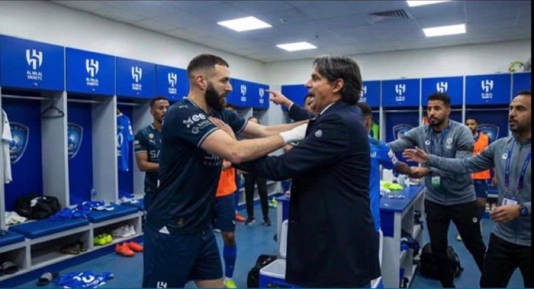 Jomhor_Alommah's tweet photo. خاص |

غياب اللاعب كريم بنزيما عن لقاء #الهلال_التعاون بسبب الخلاف والمشادة الكلامية بين اللاعب والمدرب إنزاغي أثناء مباراة #الهلال_الاتحا�� . https://t.co/YNPoiC9KNj